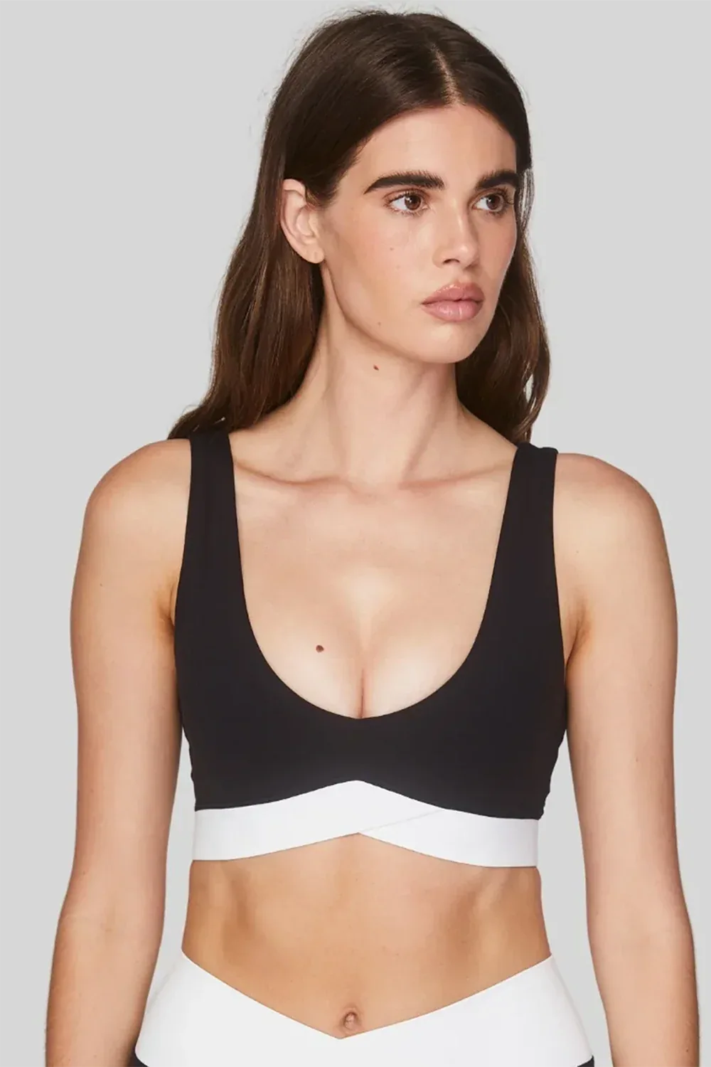 V-Band Sculpting Sports Bra - Body London