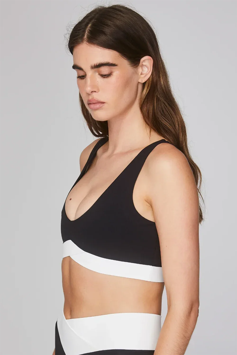 V-Band Sculpting Sports Bra - Body London